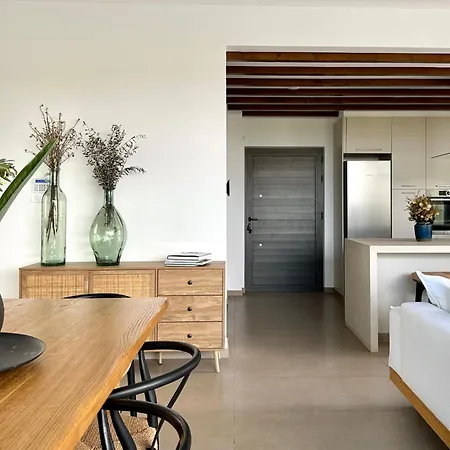 Lora Pearl Luxury