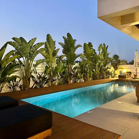 Lora Pearl Luxury *
