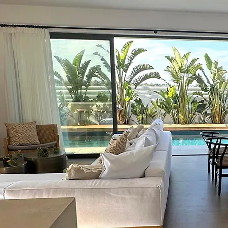 Lora Pearl Luxury